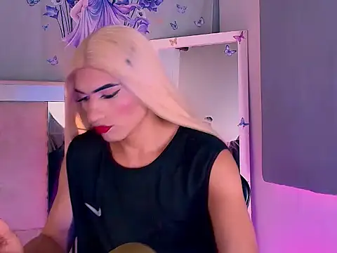 Snapshot of Emily_Castillo_1 chatting on May 23, 5:34 am Emily Castillo 1 online show from May 23, 5:34 am