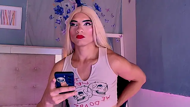 Snapshot of Emily_Castillo_1 chatting on May 30, 5:04 am Emily Castillo 1 online show from May 30, 5:04 am