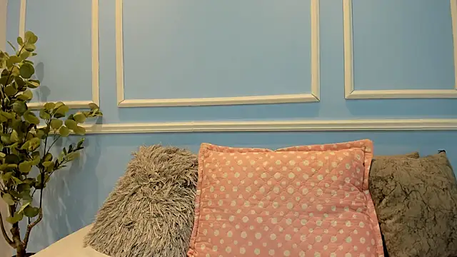 Snapshot of Lucy_Canel chatting on October 2, 6:59 pm Lucy Canel online show from October 2, 6:59 pm