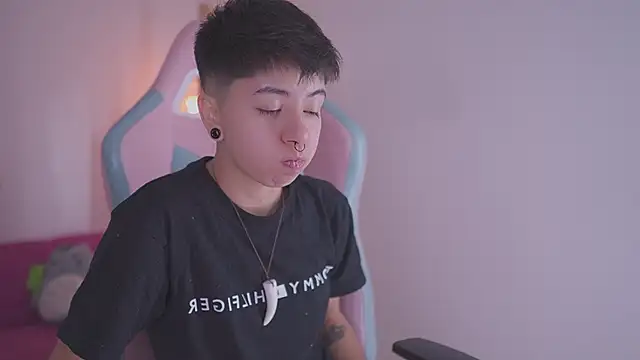 tommy blue online show from November 25, 12:49 pm