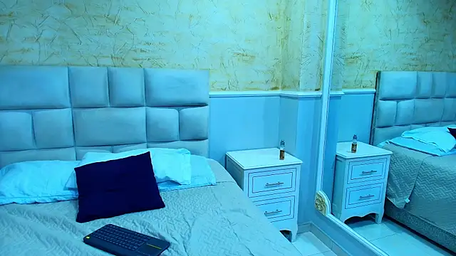 LexiAndDeker online show from September 26, 4:44 pm