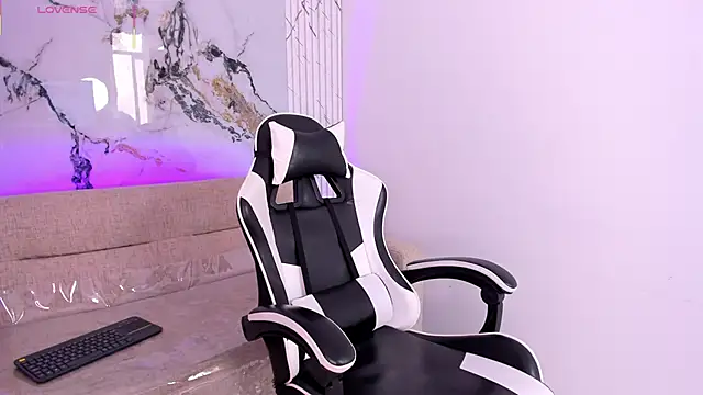 LexiAndDeker online show from October 2, 5:20 pm