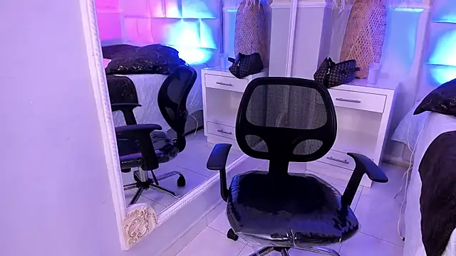 LexiAndDeker online show from December 18, 6:36 pm