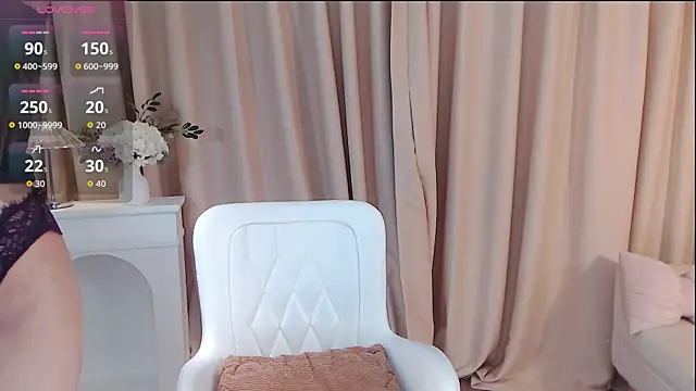 Snapshot of honey113 chatting on September 26, 3:49 pm honey113 online show from September 26, 3:49 pm