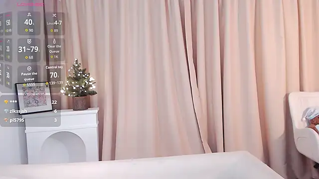 Snapshot of honey113 chatting on November 18, 2:54 pm honey113 online show from November 18, 2:54 pm