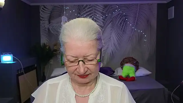 Maya Mayflower online show from March 8, 12:20 pm