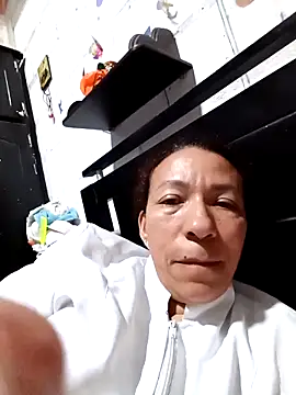 Snapshot of Antonela45 chatting on February 12, 12:27 am Antonela45 online show from February 12, 12:27 am