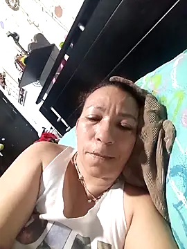 Snapshot of Antonela45 chatting on April 3, 9:46 pm Antonela45 online show from April 3, 9:46 pm