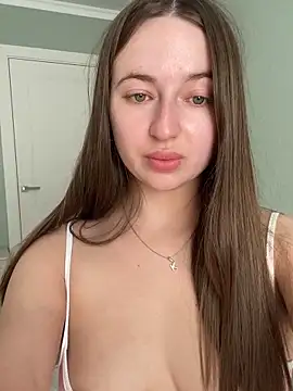 Snapshot of AlisaQSky chatting on March 25, 9:15 am AlisaQSky online show from March 25, 9:15 am