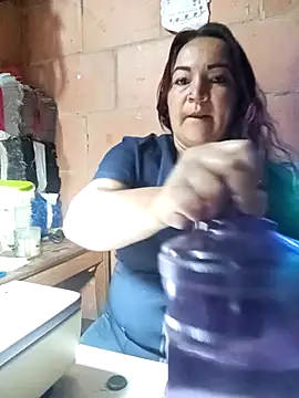 Snapshot of isis_milove chatting on March 11, 11:05 am isis milove online show from March 11, 11:05 am