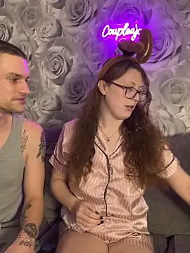 Snapshot of coupleajcc chatting on February 17, 12:40 am coupleajcc online show from February 17, 12:40 am