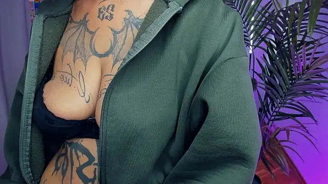 CharimgSabrina online show from February 2, 6:01 am