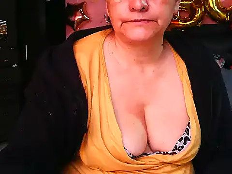 Snapshot of BiancaSteel chatting on July 28, 2:13 pm BiancaSteel online show from July 28, 2:13 pm