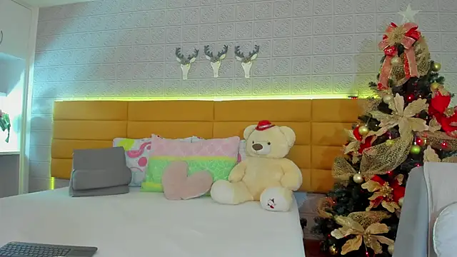 LeilaHiuston online show from November 10, 8:30 pm