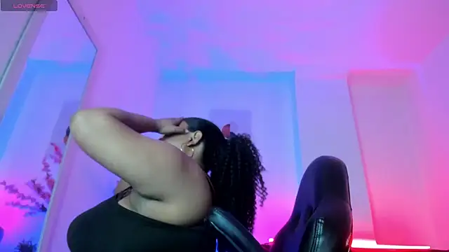 Snapshot of Ayliinn_ chatting on March 27, 12:49 am Ayliinn online show from March 27, 12:49 am