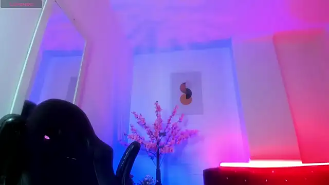 Snapshot of Ayliinn_ chatting on March 31, 2:02 am Ayliinn online show from March 31, 2:02 am