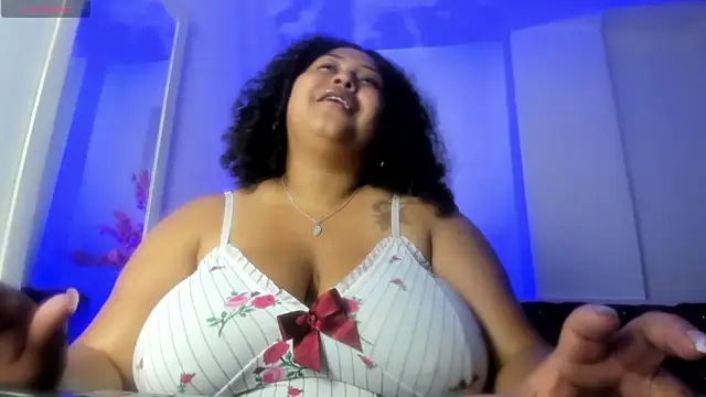 Snapshot of Ayliinn_ chatting on April 1, 1:41 pm Ayliinn online show from April 1, 1:41 pm