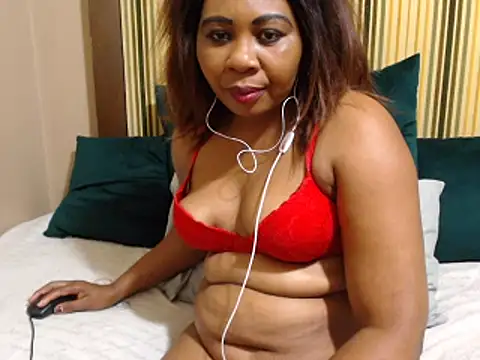 EBONYHUGEWETCLIT11 online show from March 21, 5:02 pm
