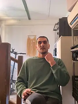 Snapshot of Anthopassif84 chatting on February 21, 12:39 pm Anthopassif84 online show from February 21, 12:39 pm