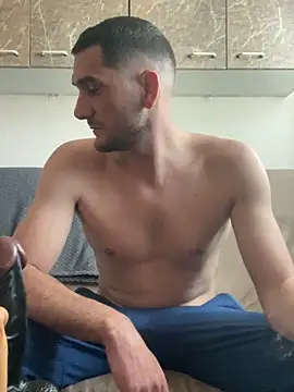 Snapshot of Anthopassif84 chatting on April 8, 9:31 am Anthopassif84 online show from April 8, 9:31 am