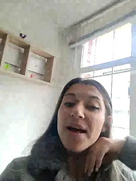 Isabella Varella online show from March 8, 2:40 pm