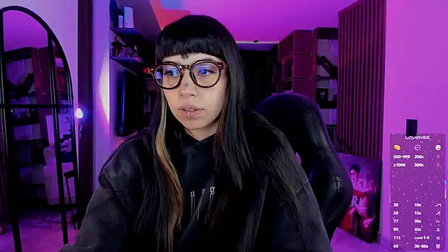 Snapshot of Saraa_Desiree chatting on February 18, 11:22 pm Saraa Desiree online show from February 18, 11:22 pm