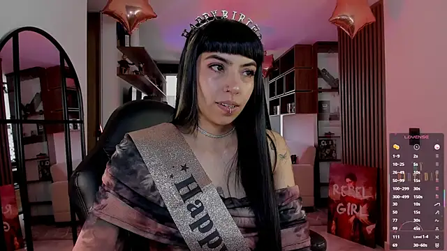 Snapshot of Saraa_Desiree chatting on February 19, 7:32 pm Saraa Desiree online show from February 19, 7:32 pm