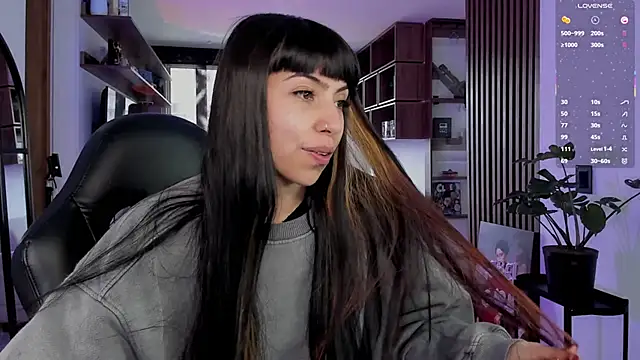 Snapshot of Saraa_Desiree chatting on March 5, 8:49 pm Saraa Desiree online show from March 5, 8:49 pm