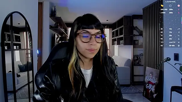 Snapshot of Saraa_Desiree chatting on March 19, 3:16 pm Saraa Desiree online show from March 19, 3:16 pm