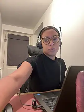 Melia Rayne online show from December 15, 11:47 am