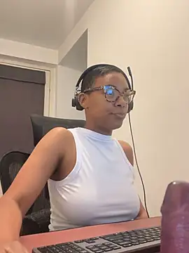 Melia Rayne online show from May 18, 9:37 am