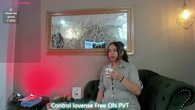 Snapshot of Chanel_milff_ chatting on March 12, 12:15 pm Chanel milff online show from March 12, 12:15 pm