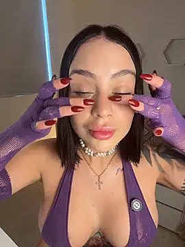 Snapshot of ValentinaMilann chatting on April 5, 7:22 pm ValentinaMilann online show from April 5, 7:22 pm