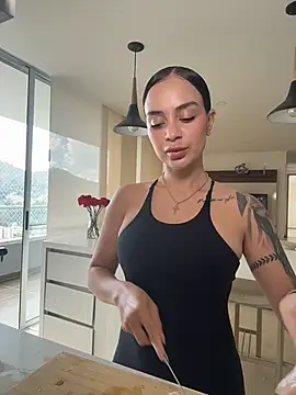 Snapshot of ValentinaMilann chatting on May 4, 6:37 pm ValentinaMilann online show from May 4, 6:37 pm