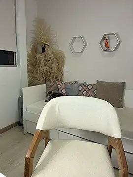 ValentinaMilann online show from June 28, 1:11 am