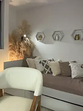 ValentinaMilann online show from July 31, 11:37 pm