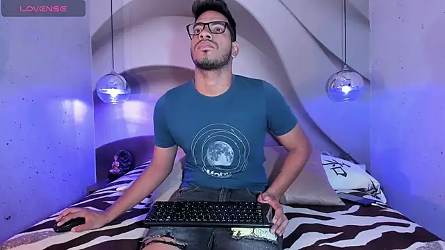 ETHAN DRAVEN online show from September 30, 6:57 pm