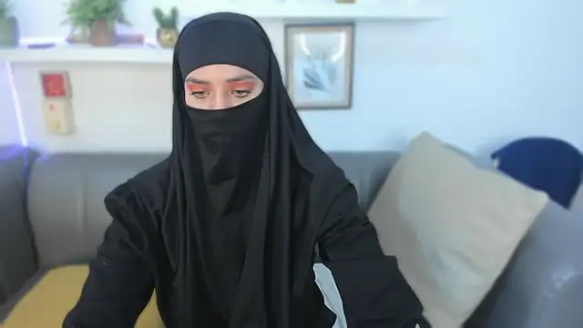 Snapshot of salma_arabicc chatting on April 18, 4:38 am salma arabicc online show from April 18, 4:38 am