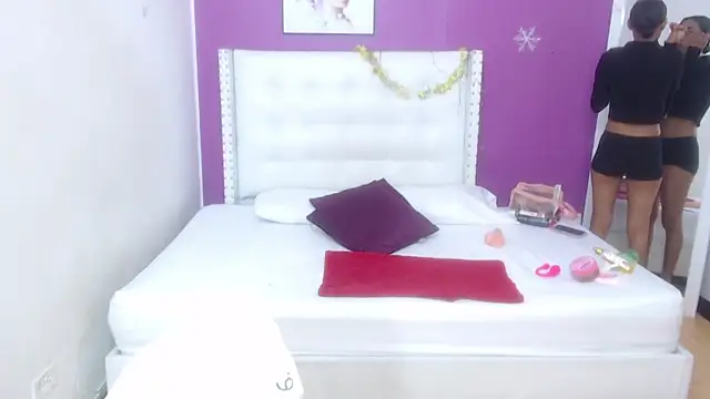 tiny sarah1 online show from March 18, 8:59 pm