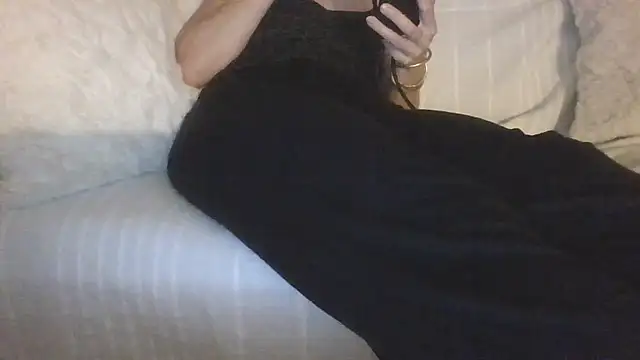 Snapshot of Valentinette chatting on April 22, 8:21 pm Valentinette online show from April 22, 8:21 pm
