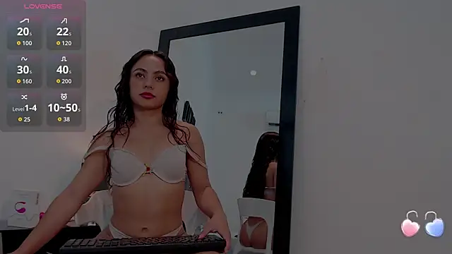 petitteslut  online show from September 16, 8:10 pm