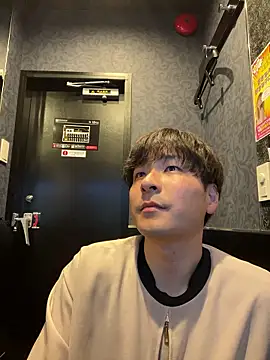 waka3232 online show from June 7, 1:04 pm