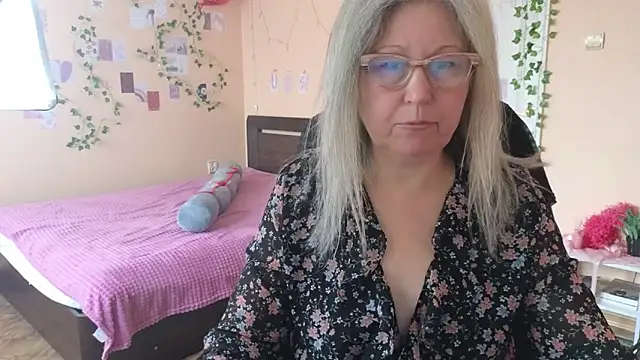 Snapshot of Wane_Witch chatting on April 5, 7:49 am Wane Witch online show from April 5, 7:49 am