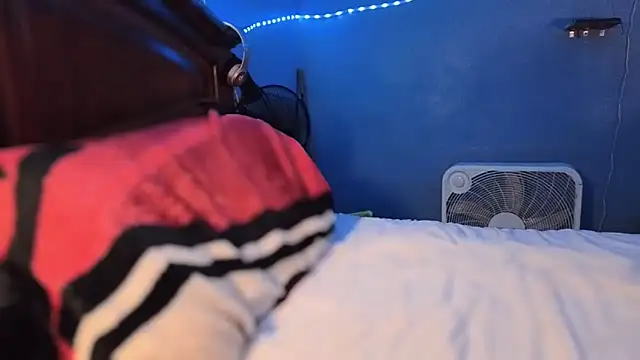 Ilovepussy1911 online show from May 16, 10:41 pm