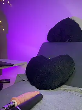 monse cat online show from March 28, 5:29 am