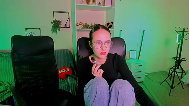 mona cloud online show from October 5, 11:35 pm