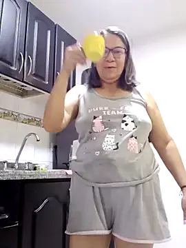 victoria wayne online show from December 17, 10:10 am