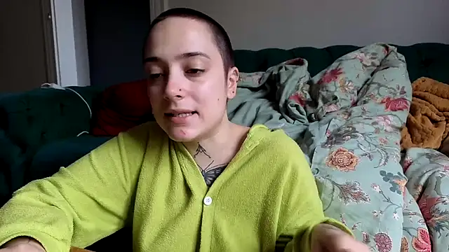 Snapshot of OllympeKaii chatting on November 10, 8:02 am OllympeKaii online show from November 10, 8:02 am