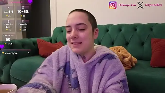 Snapshot of OllympeKaii chatting on December 3, 6:54 am OllympeKaii online show from December 3, 6:54 am