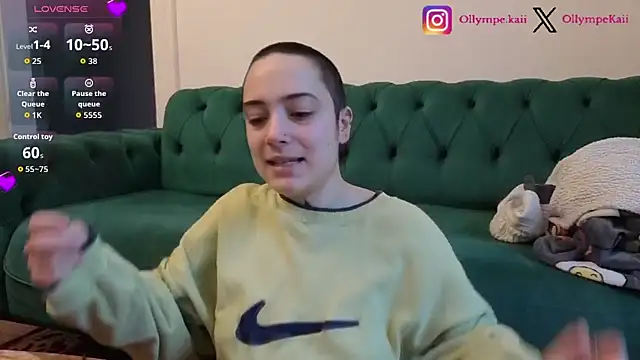 Snapshot of OllympeKaii chatting on December 4, 7:39 am OllympeKaii online show from December 4, 7:39 am